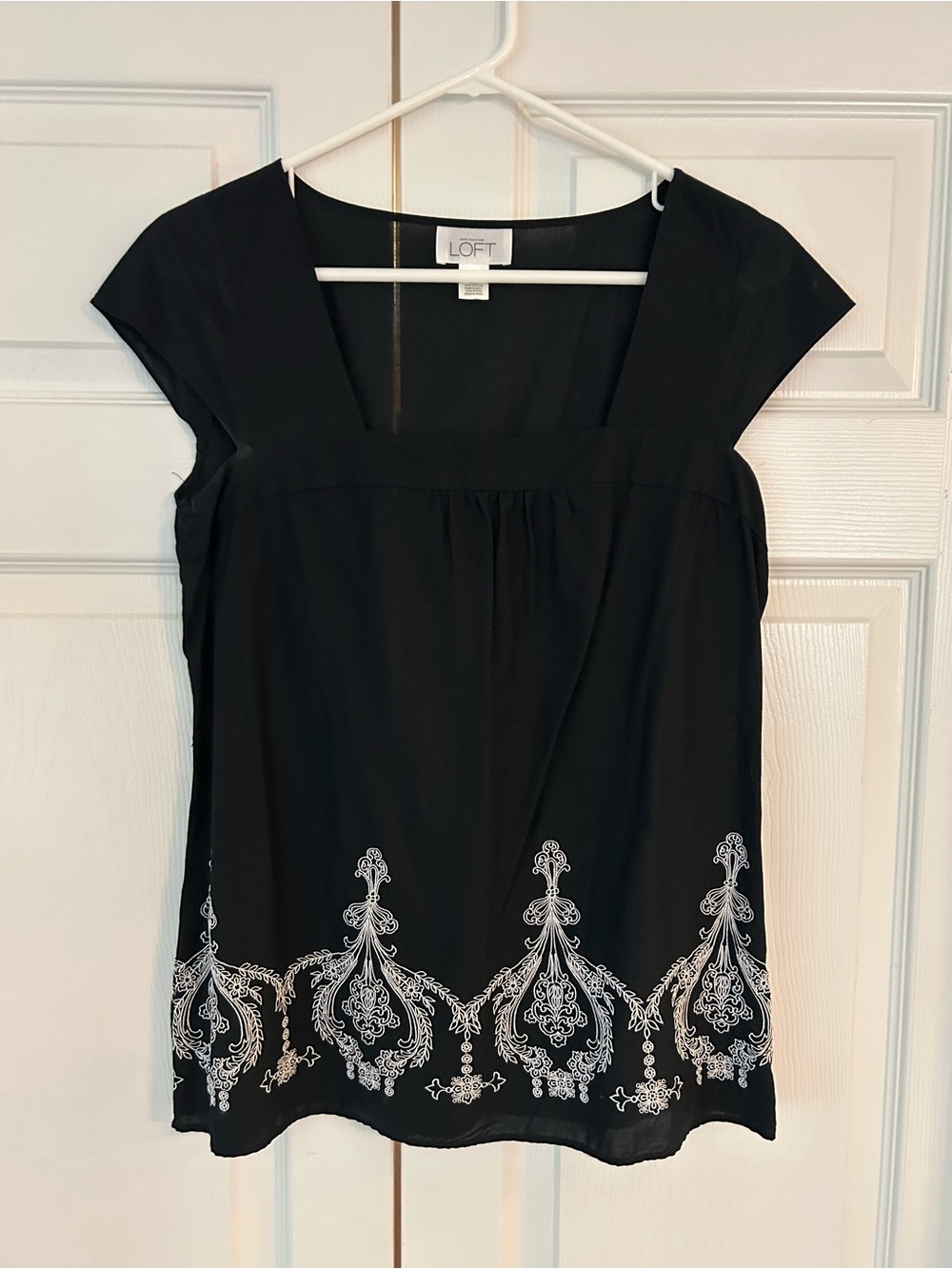 NWOT LOFT Women’s Black Flower Embroidered Cotton Tunic Blouse Shirt Size S